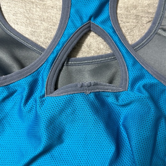 Nike Dri-Fit Active Wear Tank Top with built in sports bra - Picture 7 of 11